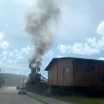 Bombeiros Voluntários de Ascurra, Apiúna e Rodeio atendem incêndio em madeireira