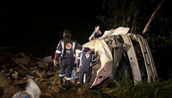 caminhoneiro-acidente-br-282-rancho-queimado-1