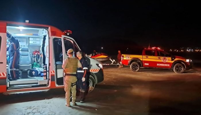 casal-entra-no-mar-a-noite-e-mulher-morre-afogada-em-sc