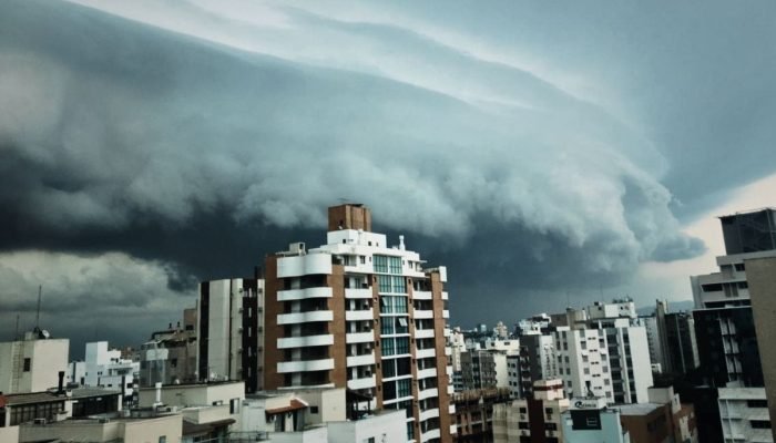 ciclone-extratropical-na-costa-do-sul-do-brasil-traz-chuvarada-no-dia-dos-namorados