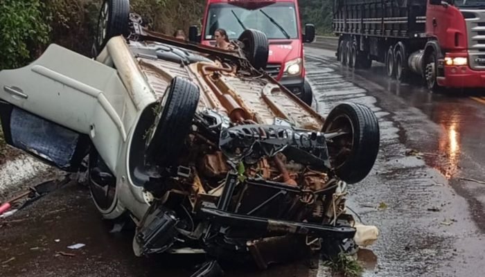 jovem-de-18-anos-morre-apos-carro-sair-da-pista-e-capotar-na-br-153-em-sc-3