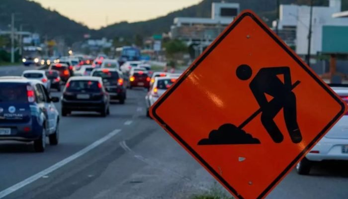 mudancas-no-transito-a-14-km-de-distancia-complicam-rotina-de-motoristas-na-br-470-em-sc (1)