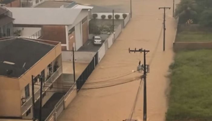 video-fortes-chuvas-em-indaial-alagam-ruas-e-prefeitura-1